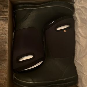 Boys BOGS classic high snow boots